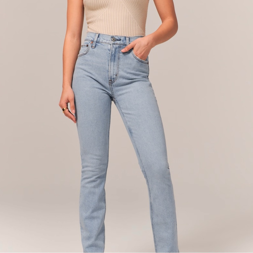 Abercrombie Ultra High Rise 90s Straight Jean - Picture 2 of 7